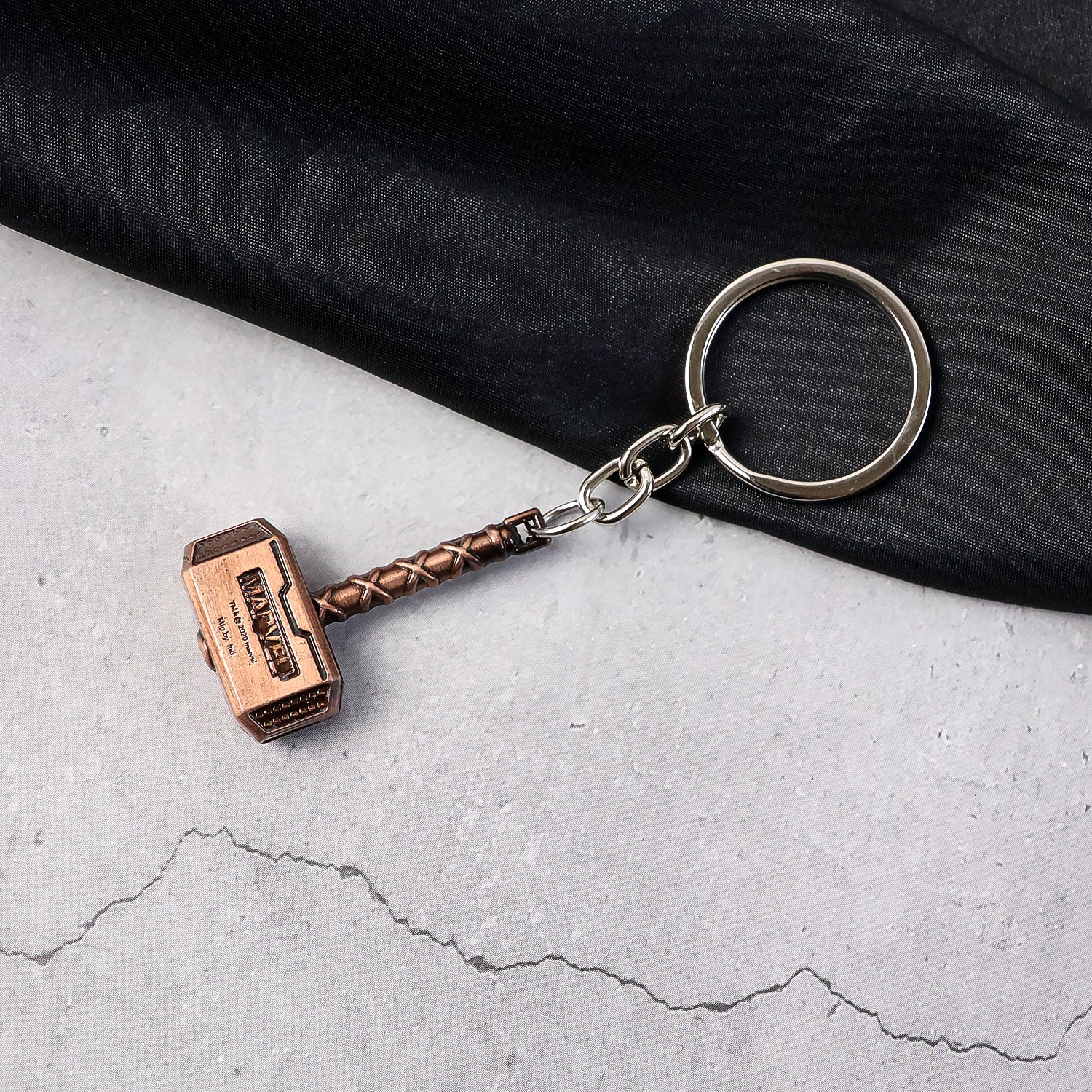 Wukusy metal hammer-shaped keychain accessory with detailed hammer design, perfect for keys or decorative use.