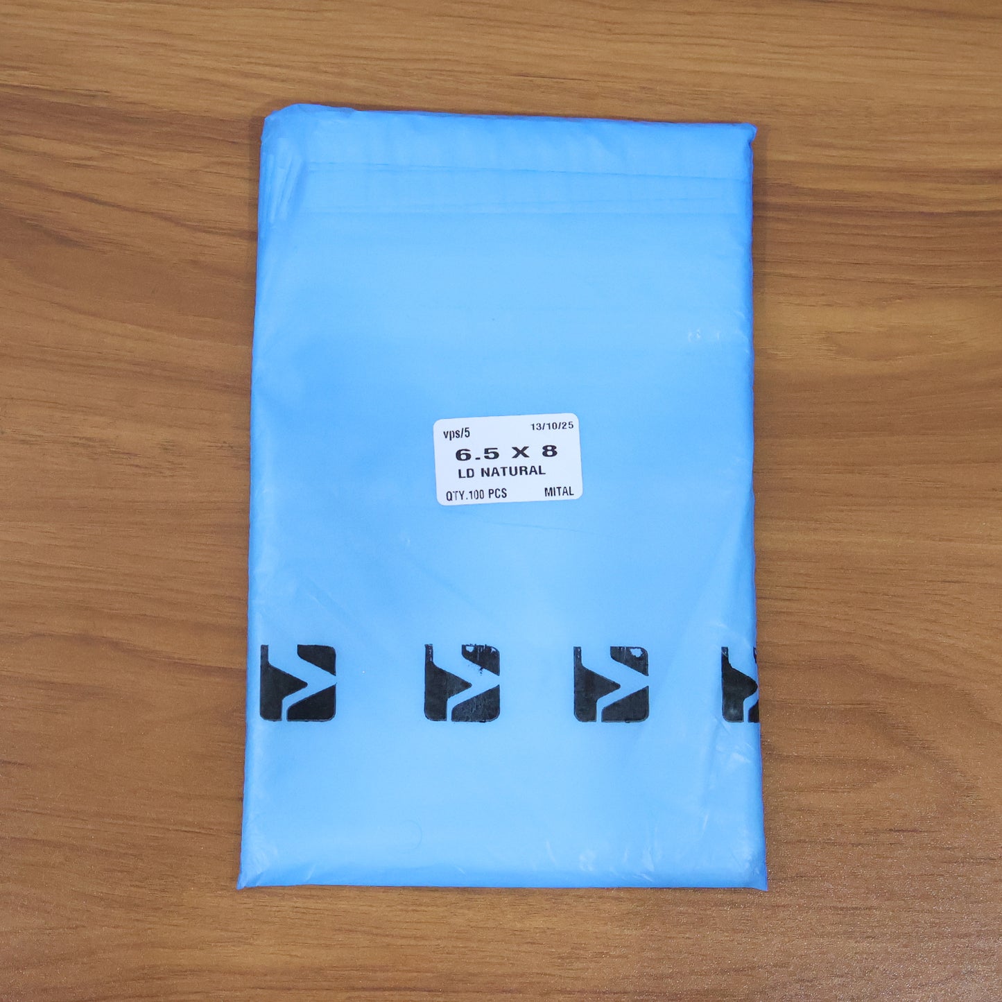 Self-adhesive courier polybags from Wukusy, 6.5x8 inch size, 100 pack, ideal for office shipping and packaging.