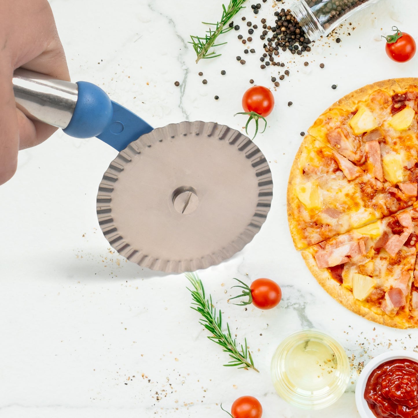 Wukusy multi-purpose curly pizza cutter and pastry cutter for home and kitchen use, shown with a curved stainless steel blade.