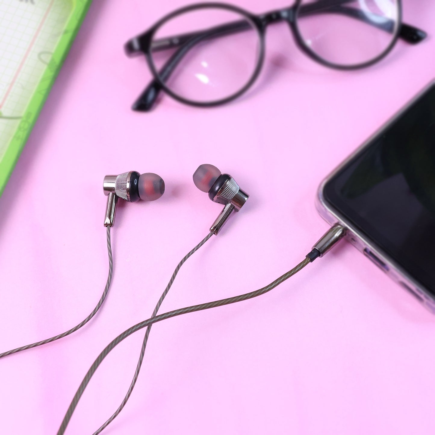Wukusy premium wired earphones with microphone, black in-ear headphones with inline mic for mobile devices.
