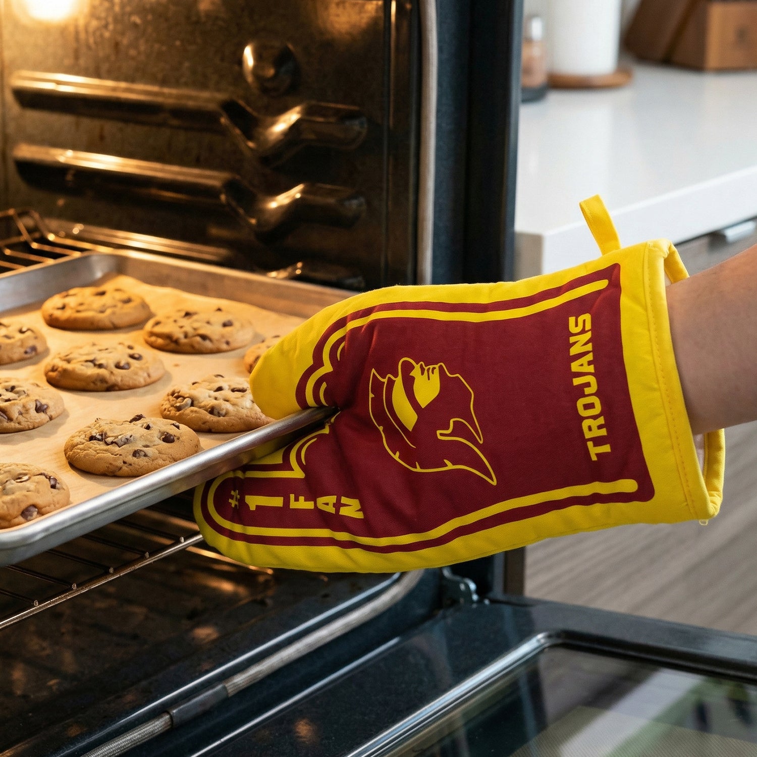 Wukusy heat resistant oven mitt glove for right hand, made of durable material, designed for handling hot cookware safely.