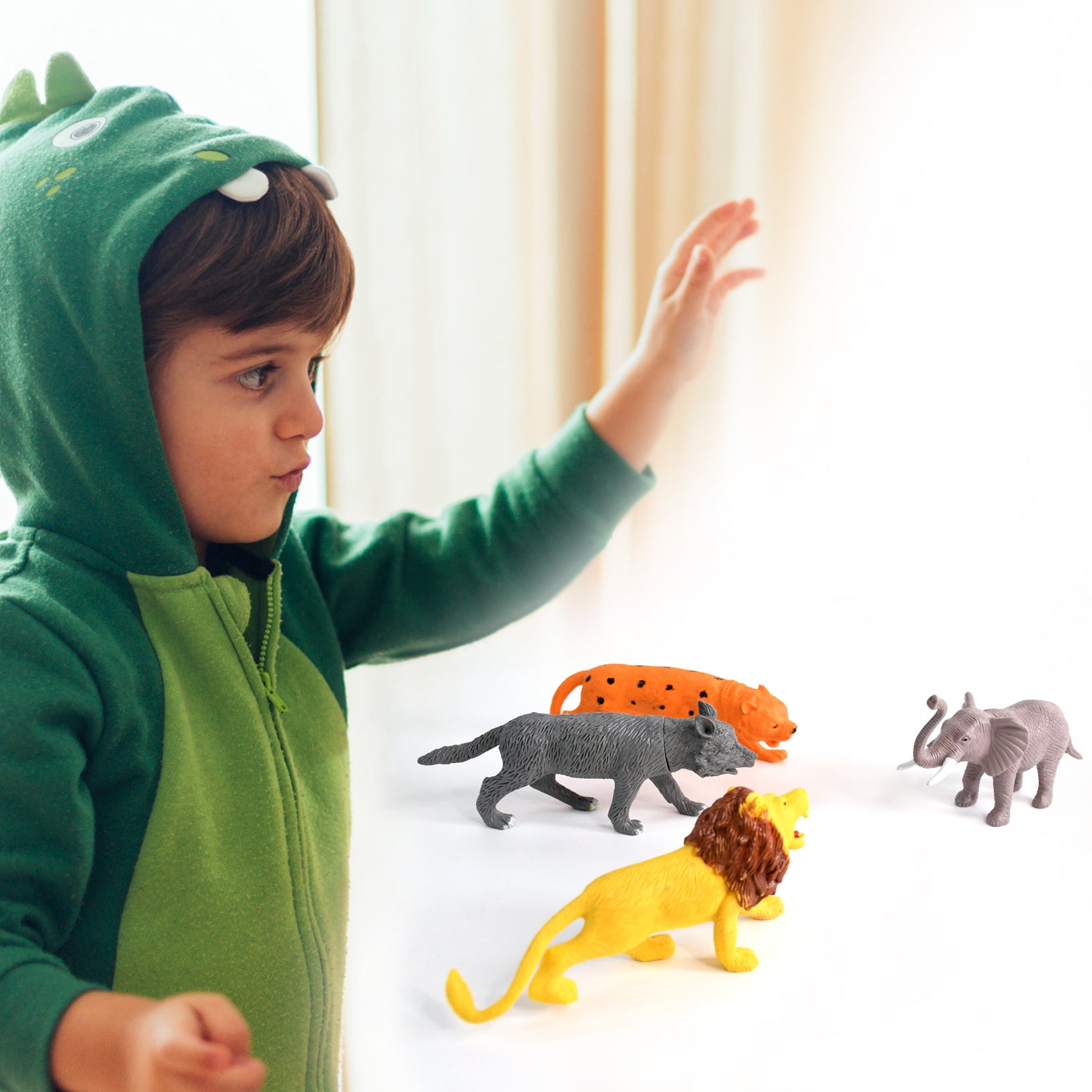 Wukusy small wild animal toy set for kids featuring four realistic animal figures including a lion, elephant, zebra, and giraffe.