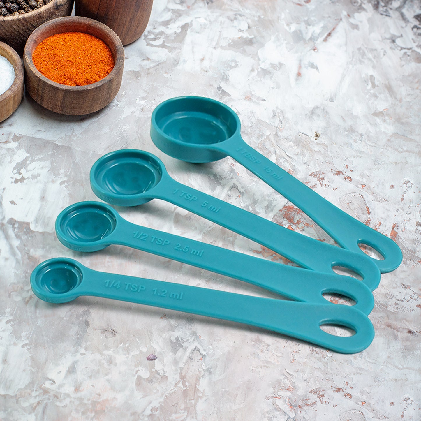 Wukusy Apex 8-piece measuring spoons and cups set for kitchen, includes various sizes for accurate cooking and baking.