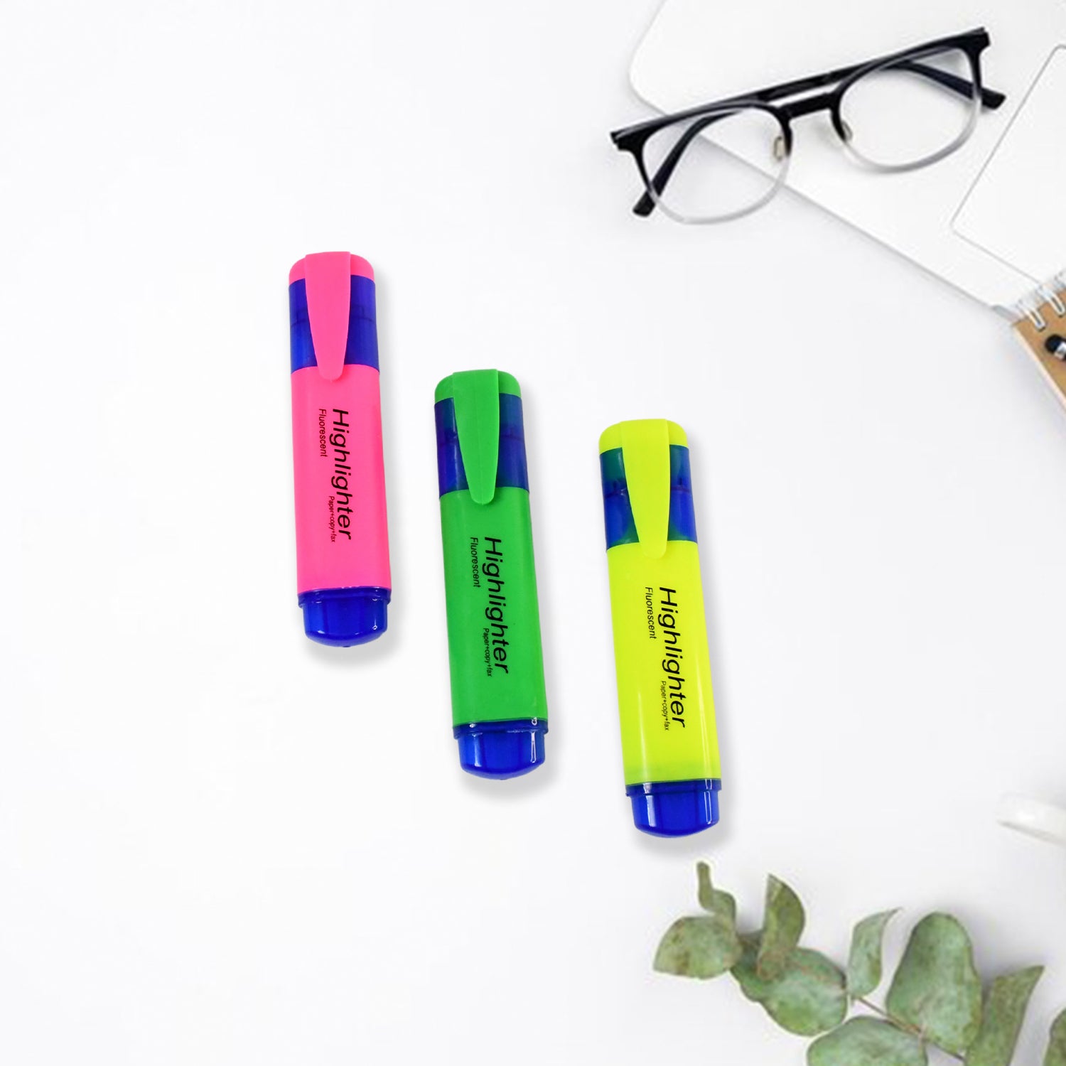 Set of three Wukusy water-based highlighter pens in assorted colors with broad tips, ideal for office and writing tasks.