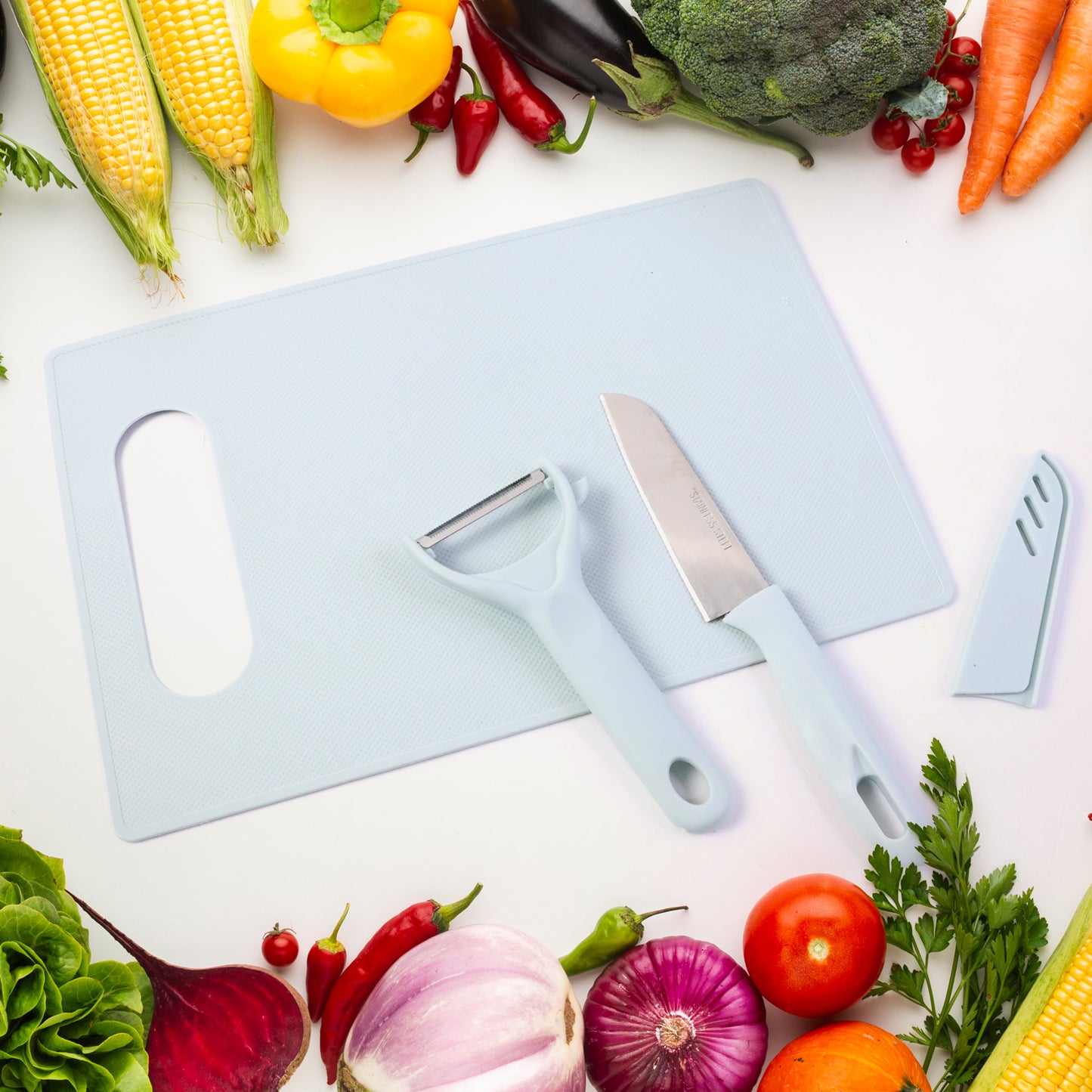 Wukusy 3-in-1 kitchen knife and chopping board set with three knives and a compact wooden chopping board on a kitchen countertop