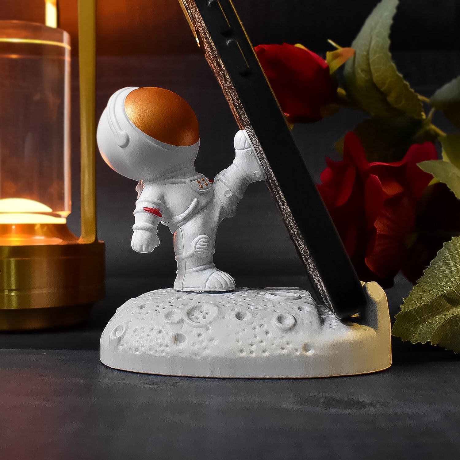 Wukusy astronaut-themed 3D mobile holder stand showing a creative planet design for smartphones.