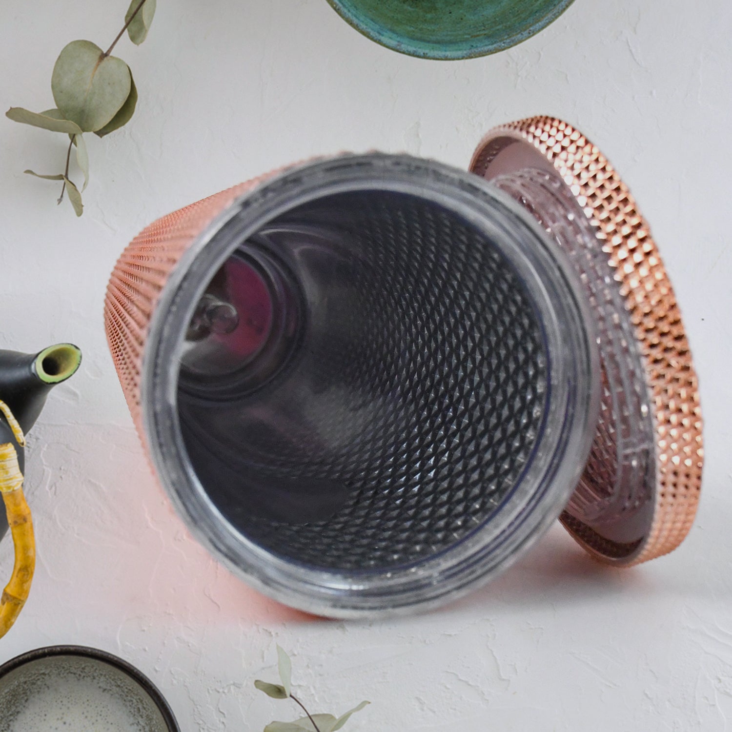 Wukusy studded plastic straw lid for double-walled cold cup, ideal for iced coffee, with textured design and secure fit