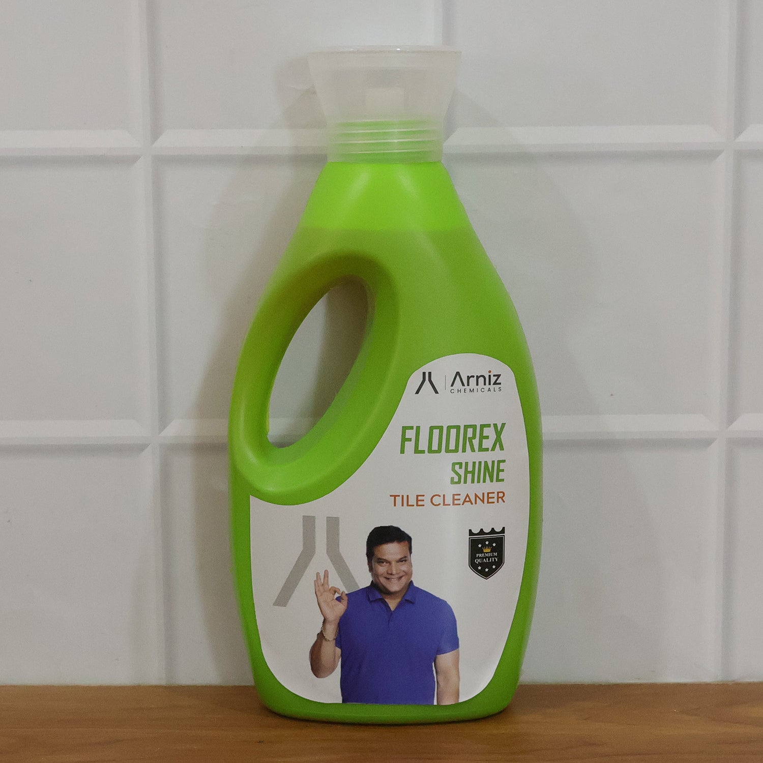 Wukusy tile cleaner liquid in a 1-liter bottle, suitable for cleaning tiles, marble, and floor surfaces with a fresh, clean look.