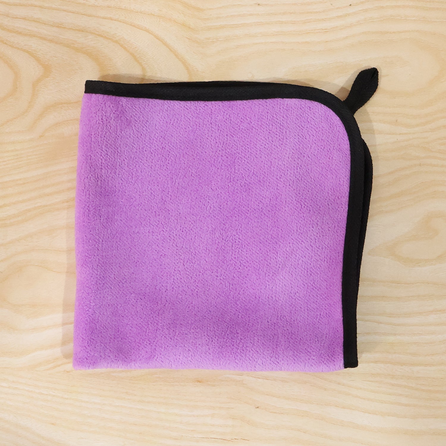 Wukusy microfiber cleaning cloth towel, 40x40cm, for kitchen and home dusting and cleaning, showing a blue microfiber duster in use.