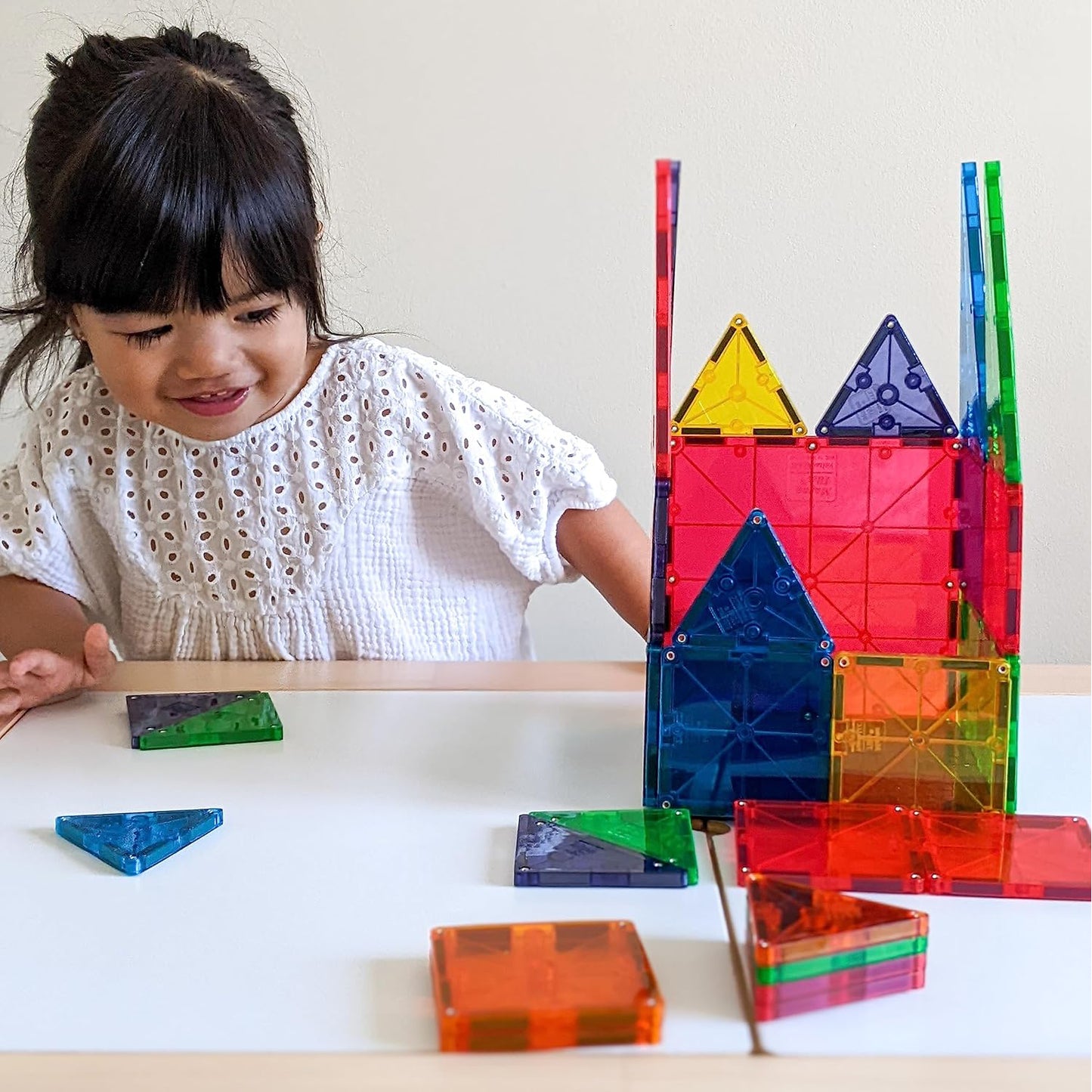 Wukusy 32-piece magnetic building tiles set for kids, colorful geometric shapes for creative construction play
