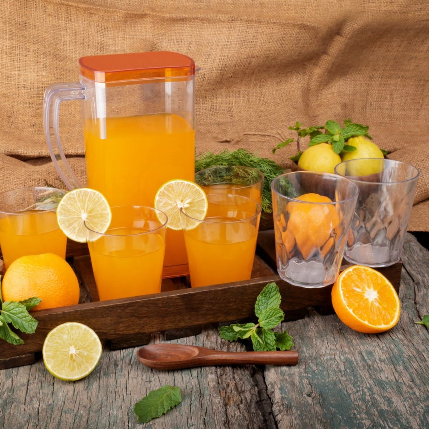 Wukusy resistant glass jug for juice, milk, and beverages, featuring a clear, durable design for hot or cold liquids.