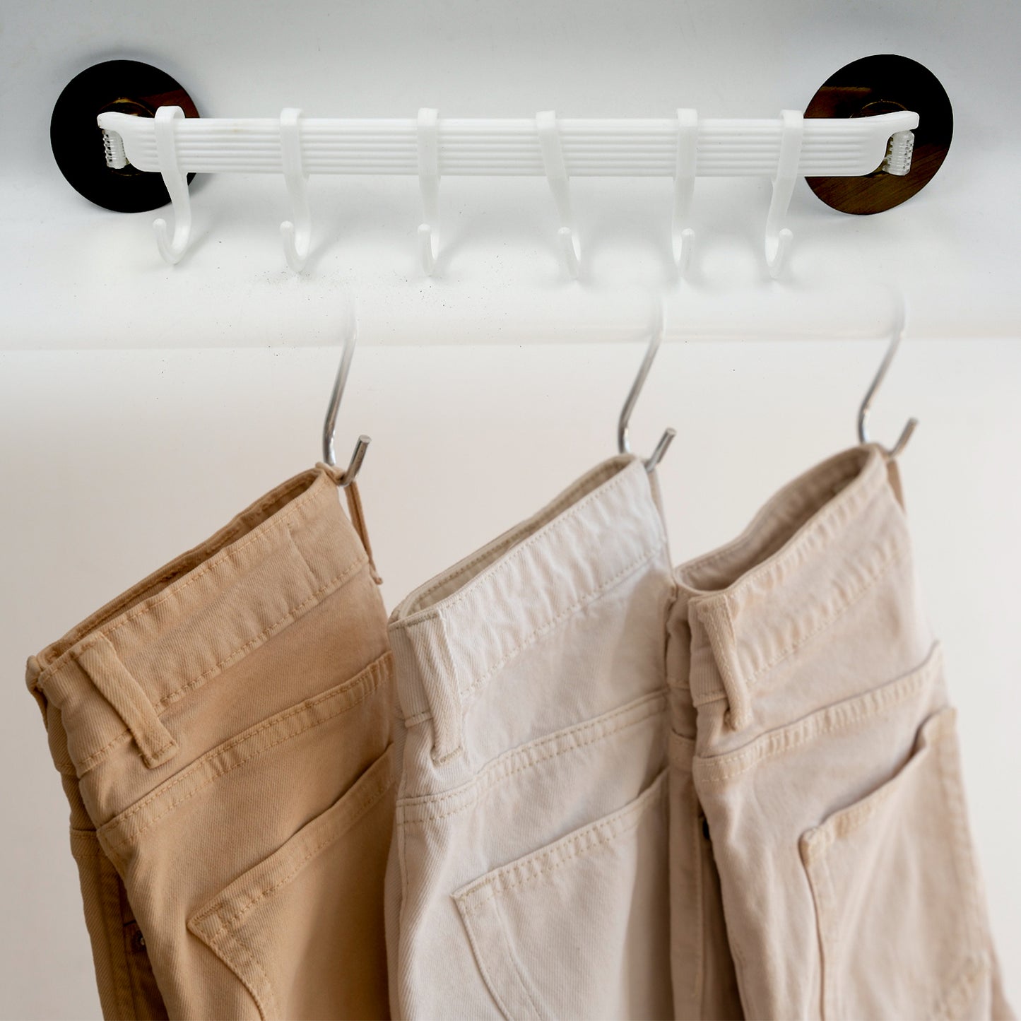 Wukusy wall-mounted bath towel hanger with shelf and hooks, ideal for kitchen or bathroom towel organization and hanging.