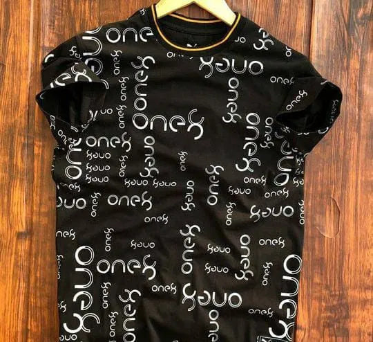 Black men's T-shirt from the 8969 brand, casual fit, with a round neckline and short sleeves.
