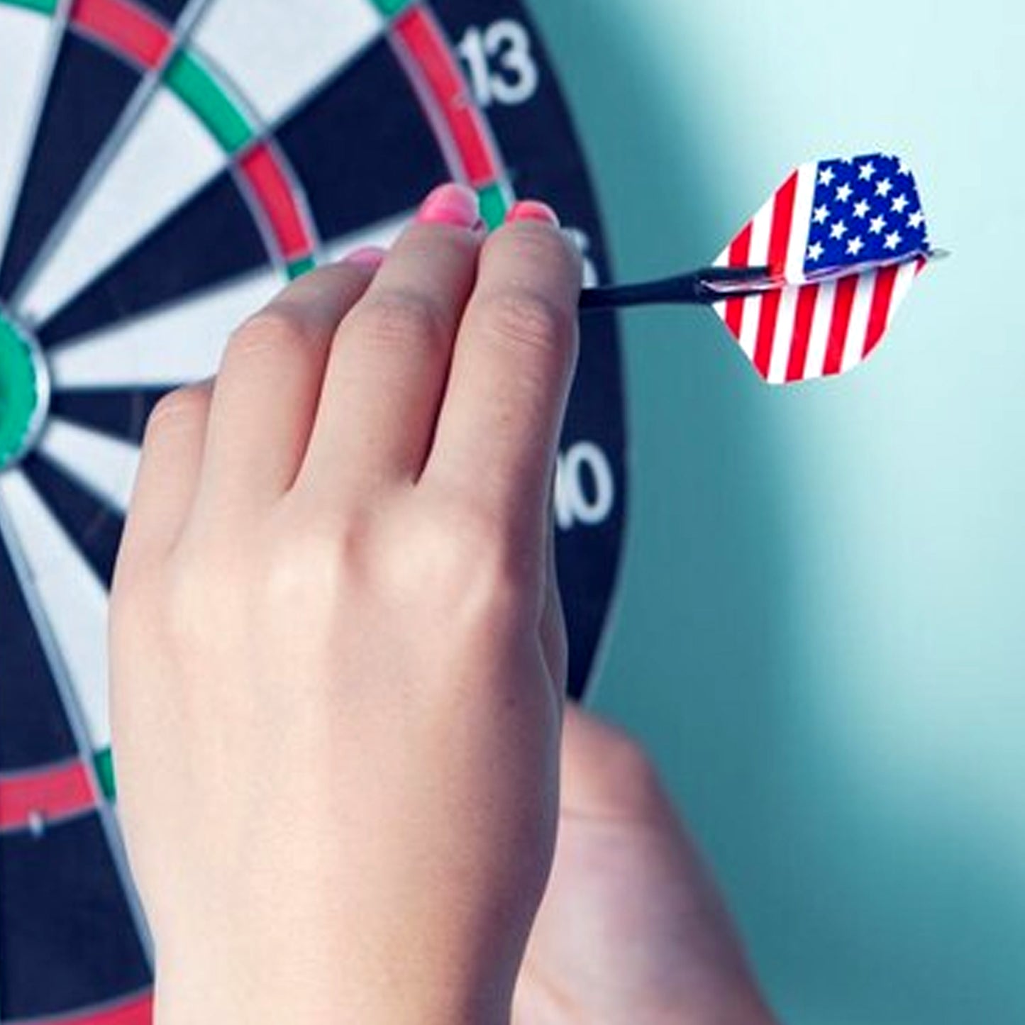 Wukusy 4894 Big 3pcs dart set for kids and adults, indoor and outdoor dart game with three darts on a colorful dartboard.