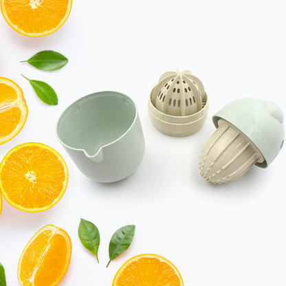 Wukusy 5491 manual citrus juicer for home and travel, small portable lime juicer in food-grade plastic with a simple design