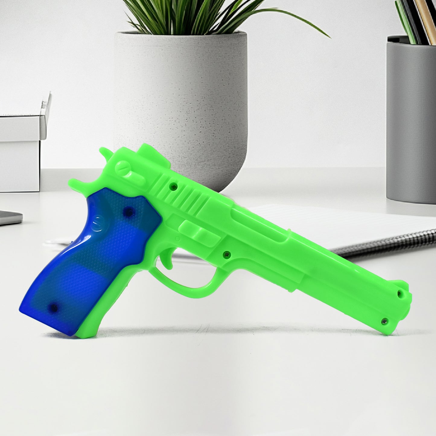 Wukusy medium plastic toy gun with five soft suction dart bullets, suitable for children’s play and outdoor fun.