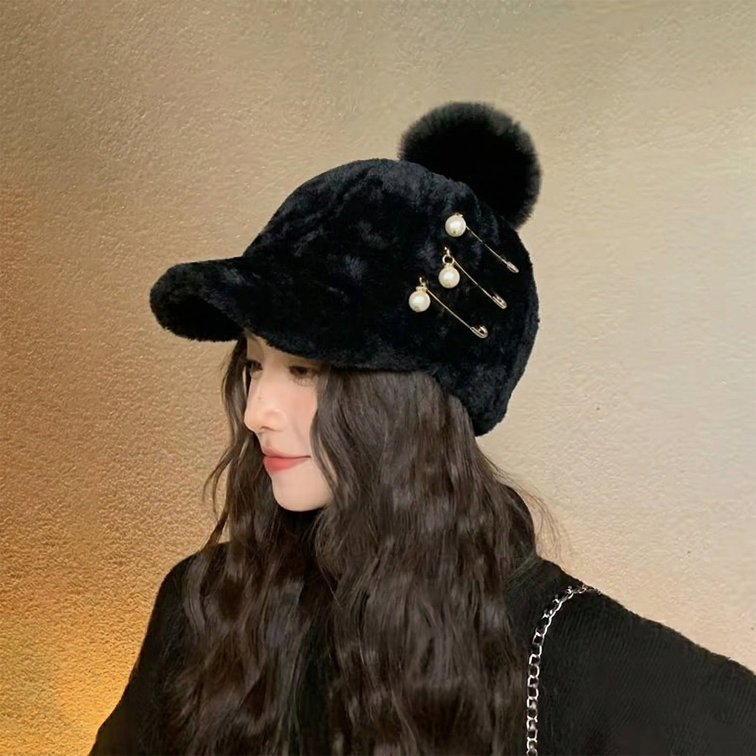 Wukusy elegant winter fur cap for women, cozy and stylish with plush fur and a classic design, ideal for cold weather.