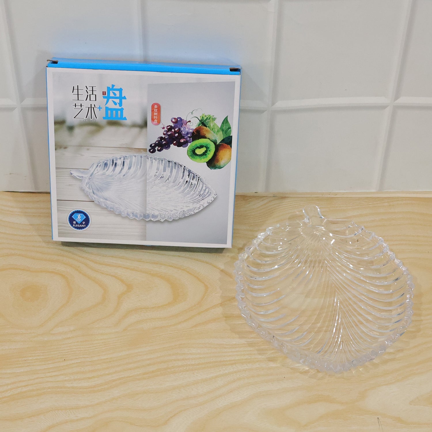 Wukusy leaf-shaped glass serving tray, 20x16 cm platter for snacks and desserts, transparent decorative glass dish.