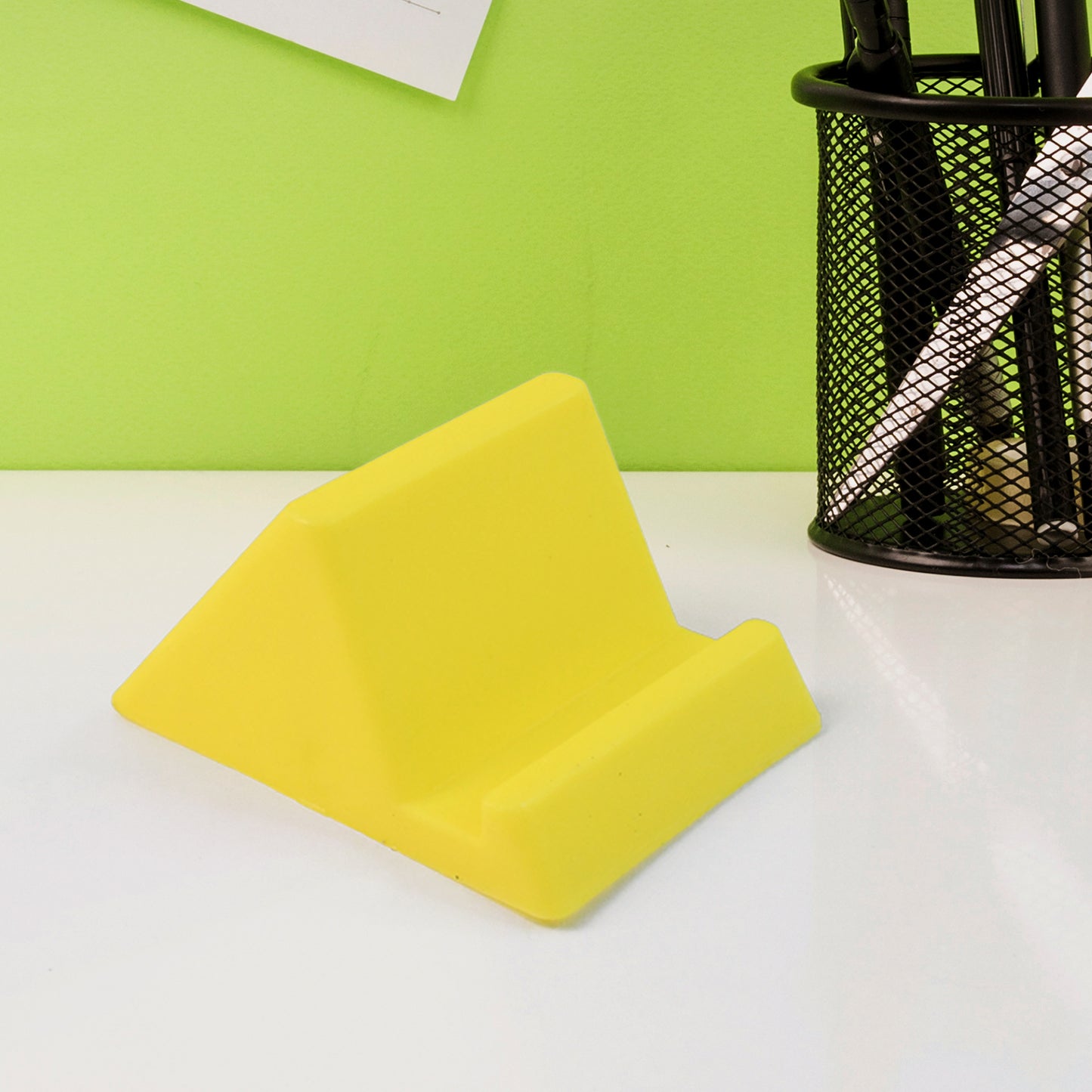 Wukusy compact plastic mobile phone holder stand in mixed colors, versatile mobile accessory for hands-free use.