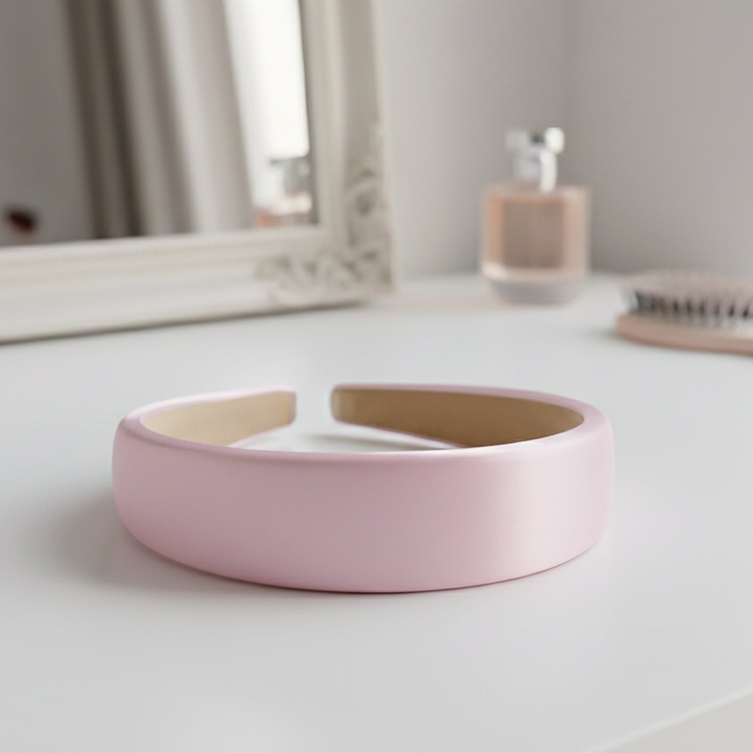 Wukusy elegant padded satin finish hairband, lightweight and stylish for health and beauty use, shown in a close-up image.