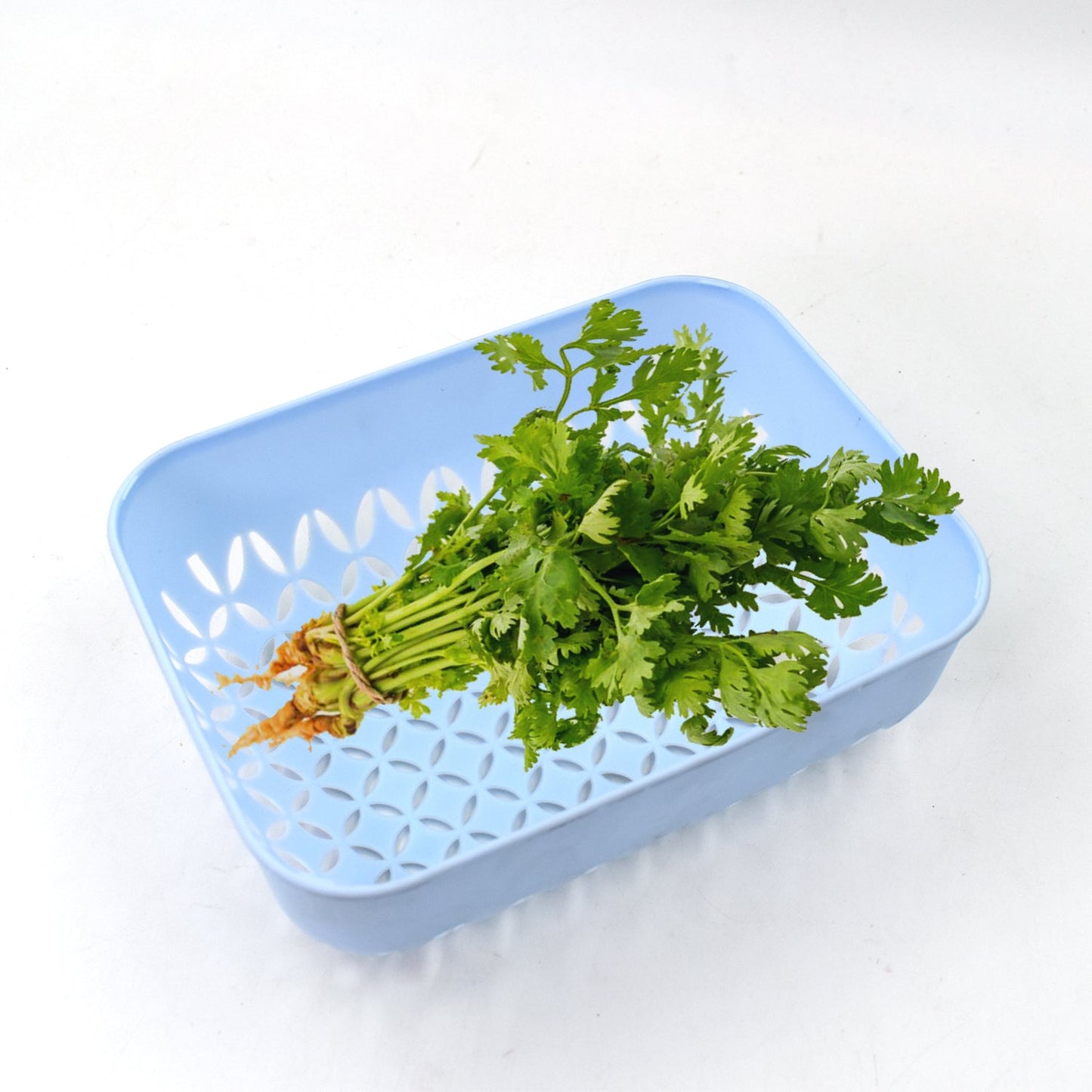 Wukusy Kothmir basket for holding and storing fruits and vegetables, ideal for household use, made of durable materials.