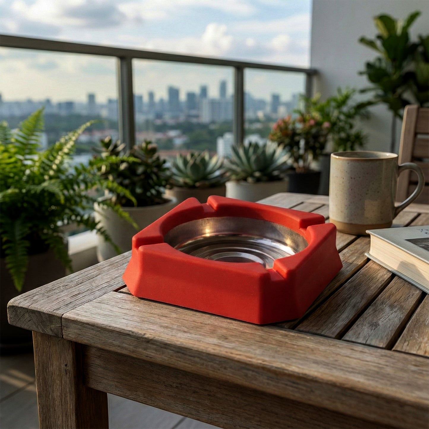 Wukusy heat-resistant ashtray with a sleek, durable design suitable for indoor or outdoor use.