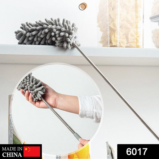Wukusy 6017 microfiber fan cleaning duster for quick, easy dusting and home improvement cleaning tasks, showing its soft microfiber head.