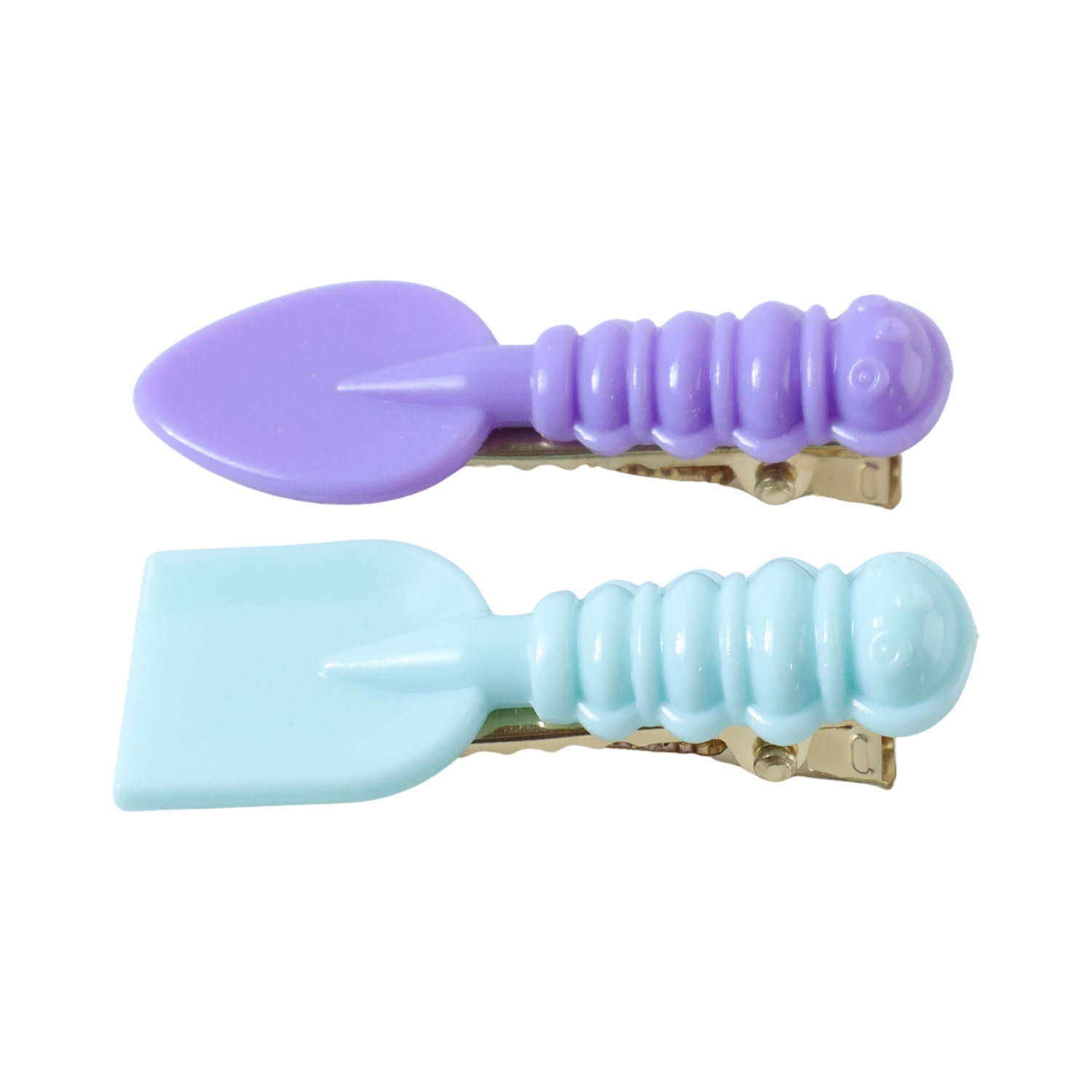 Pair of Wukusy cute mini spade leaf shape hair clips, 2-piece set with delicate green leaf design for stylish hair accessories.