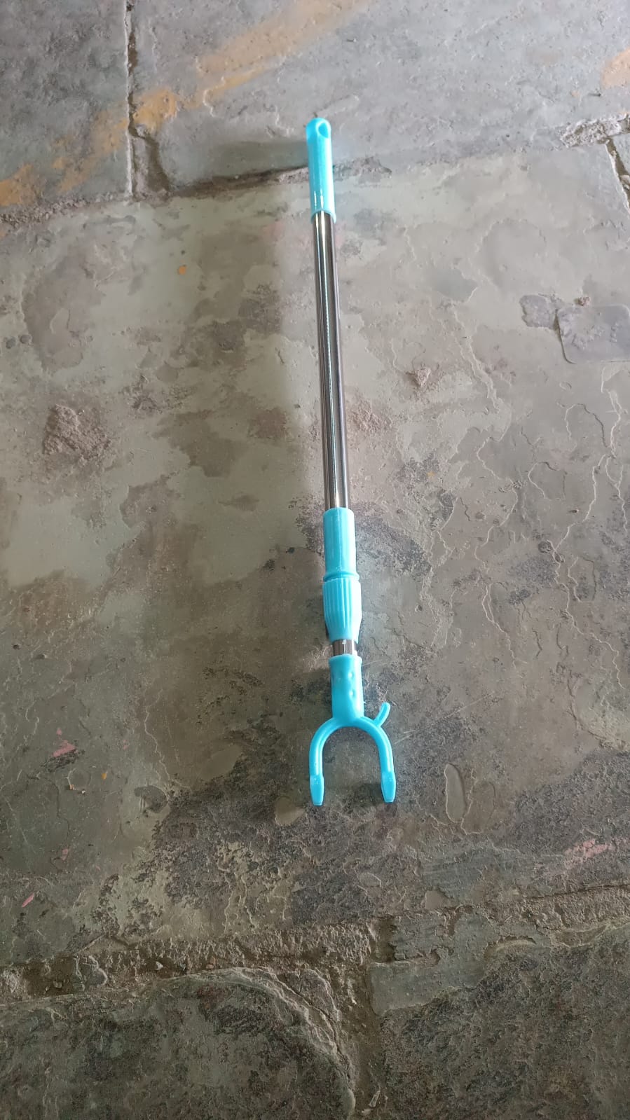 Stainless steel telescopic pole clothes hooks hanger by Wukusy, extended to 1 meter, with multiple hooks for hanging clothes.