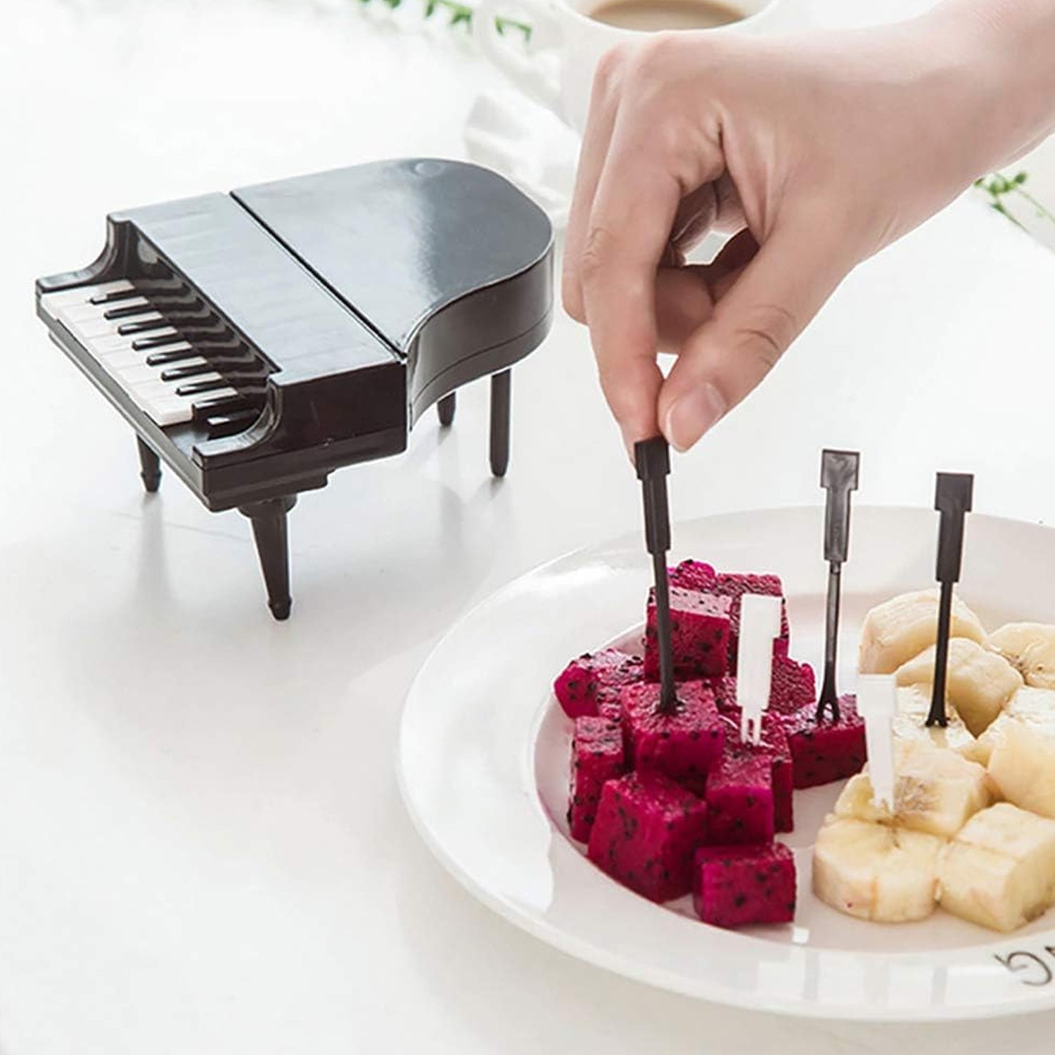 Wukusy 10-piece creative piano-shaped fruit forks set for dessert and snack picking, kitchen and dining utensils.