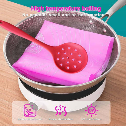 Wukusy non-stick dough rolling baking mat, 29x26 cm, flexible silicone surface for kneading and rolling dough in the kitchen.