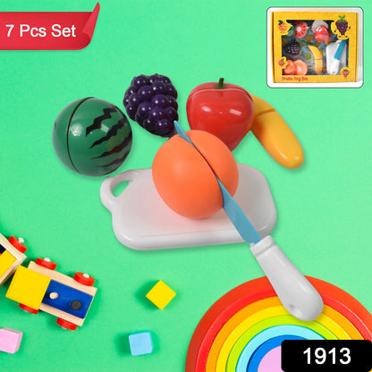 Wukusy realistic sliceable fruit toy set with 7 colorful plastic fruits for kids to cut and play.