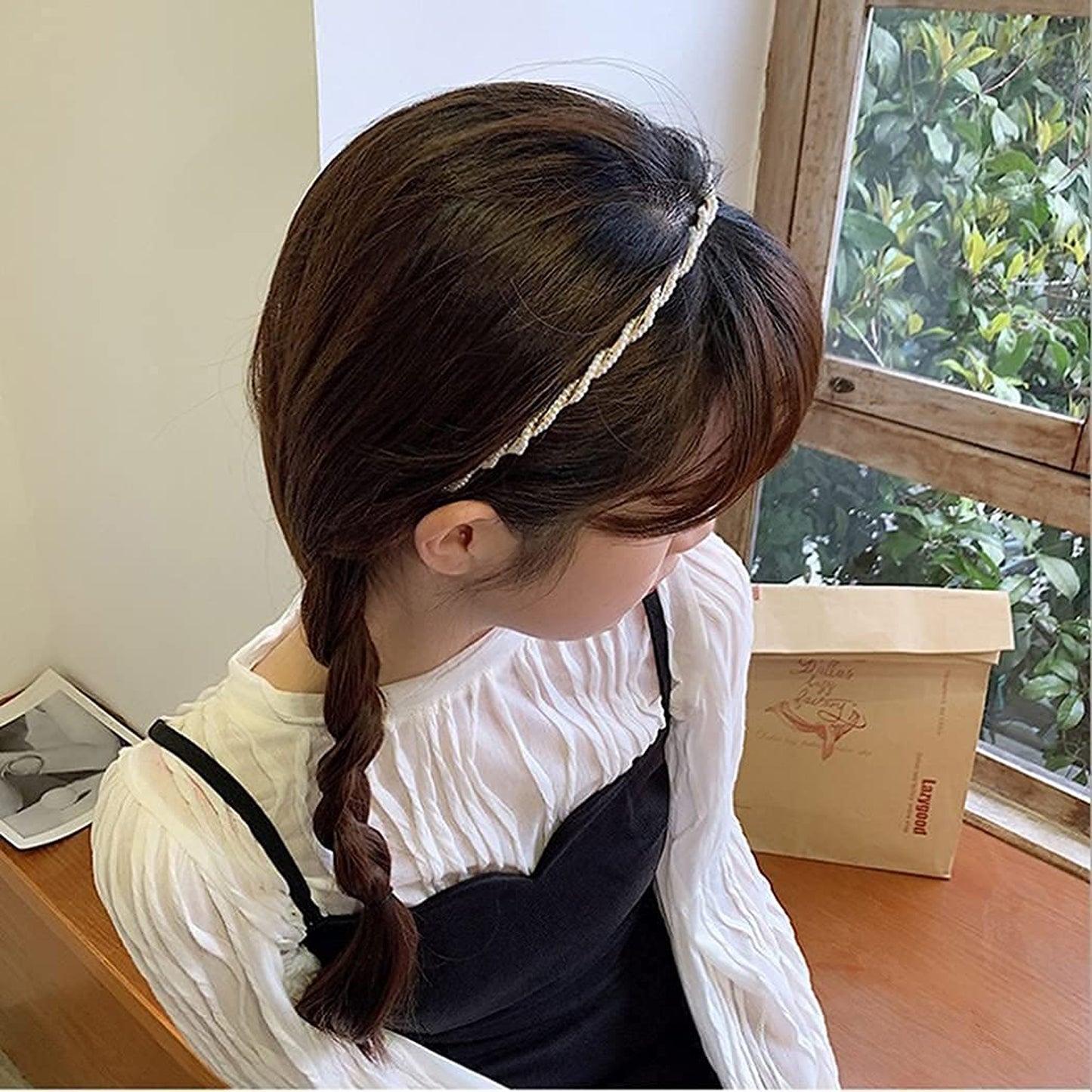Wukusy elegant pearl design hairband with white pearls and silver accents, stylish accessory for women’s hair.