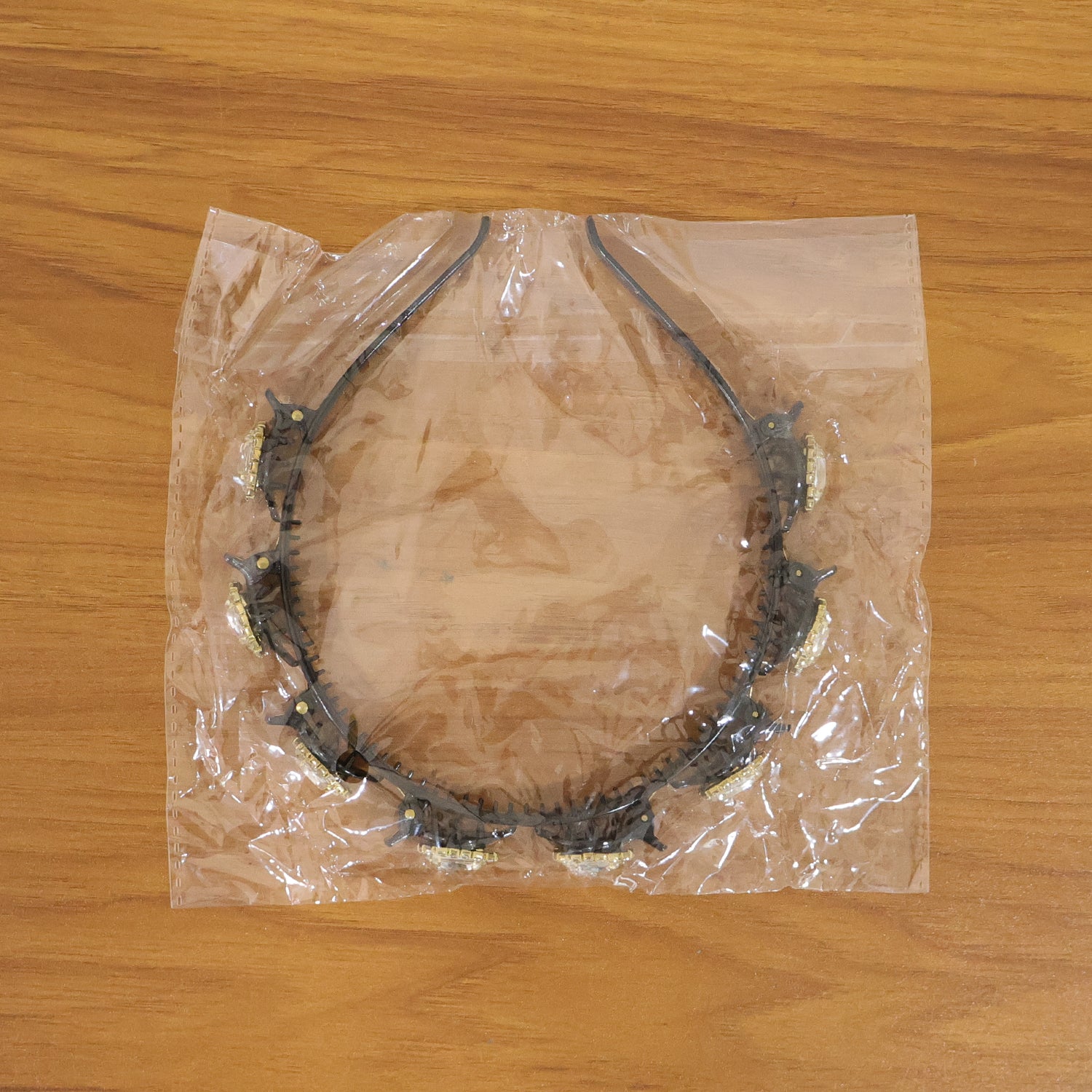 Wukusy premium crystal studded designer hairband for women and girls, featuring sparkling crystals and elegant style.