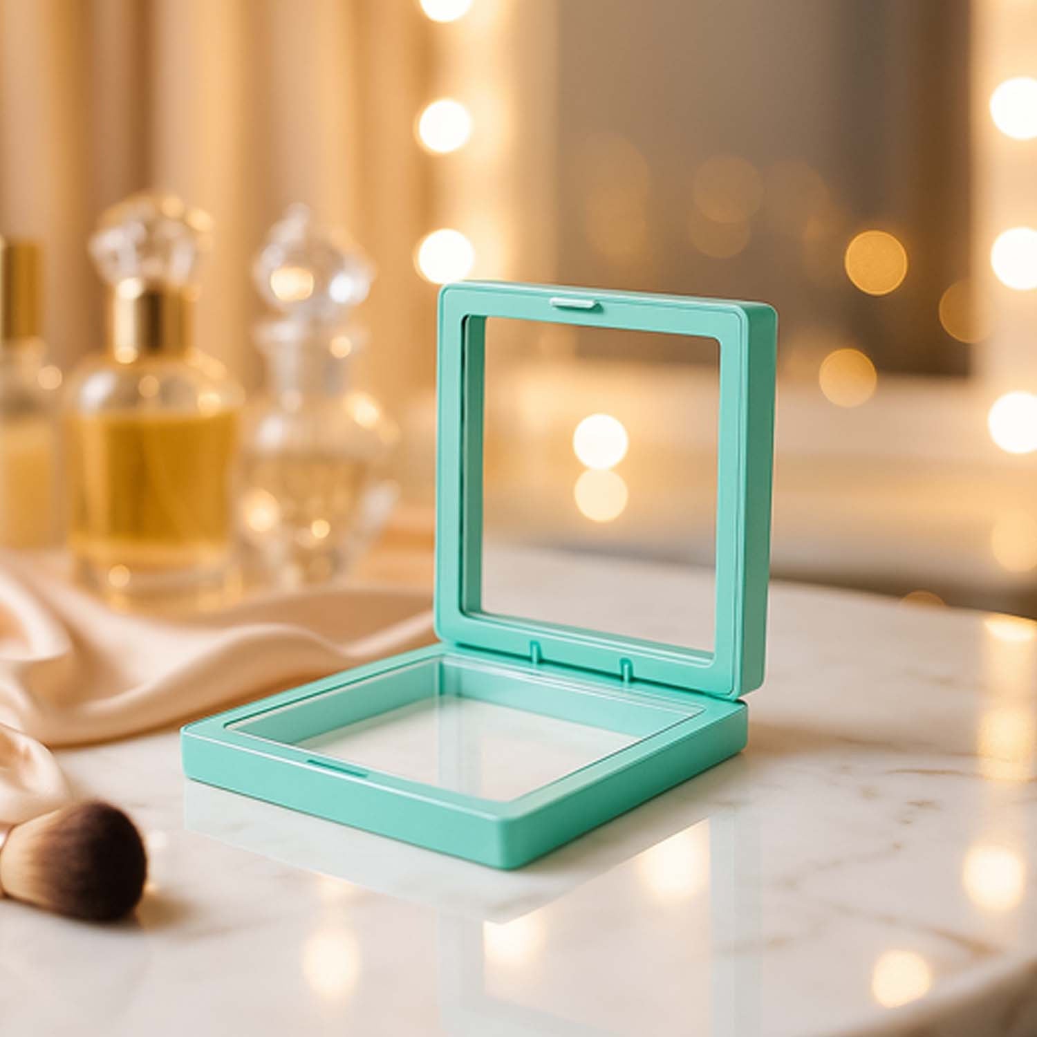 Clear jewelry display box measuring 9x9 cm from Wukusy, showing a compact, transparent case for organizing and showcasing jewelry.