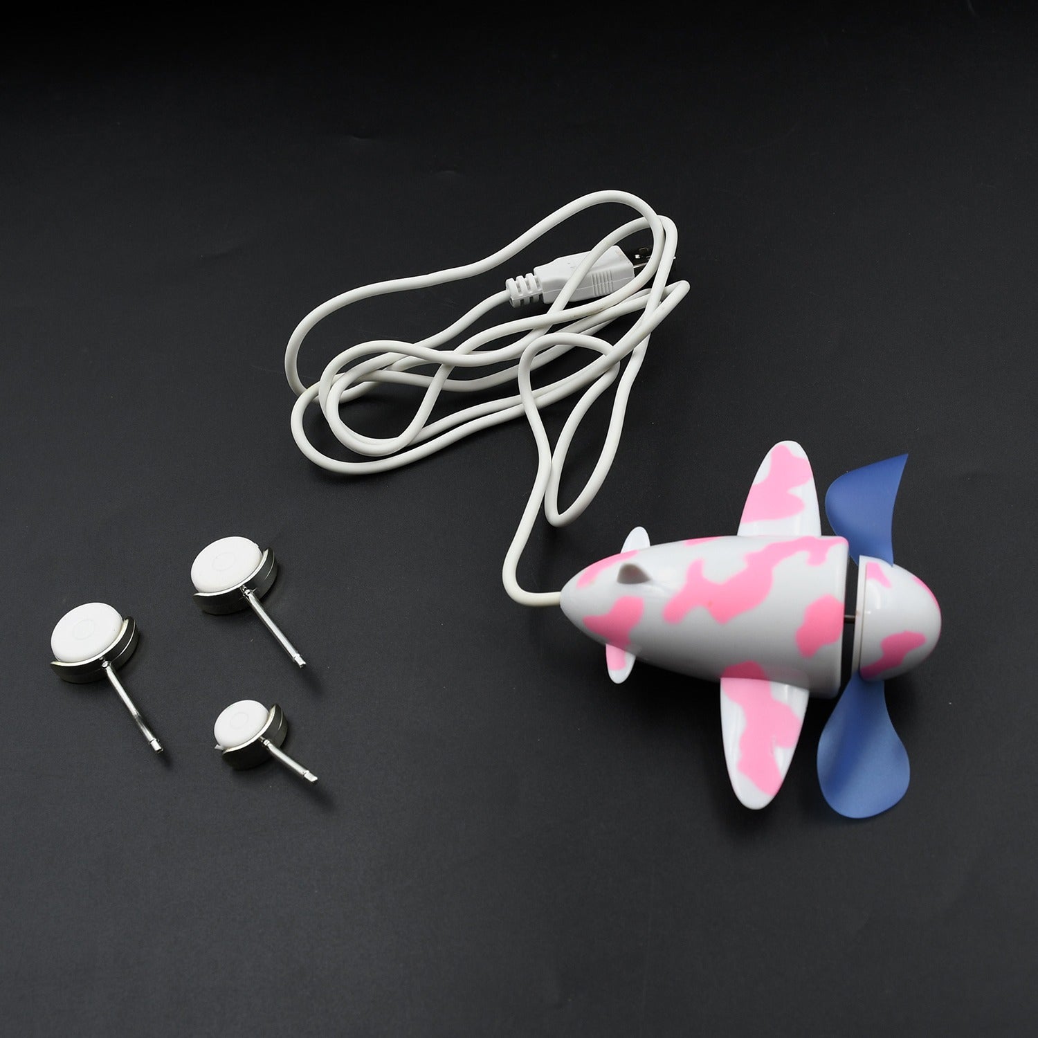 Wukusy 7721 plane-shaped USB fan for laptop and desktop, energy-saving computer fan with unique airplane design.