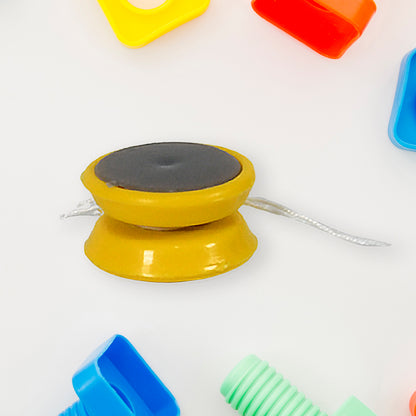 Wukusy small yoyo toy with string, rotating brain exerciser for kids, colorful plastic yoyo toy for skill development and fun.