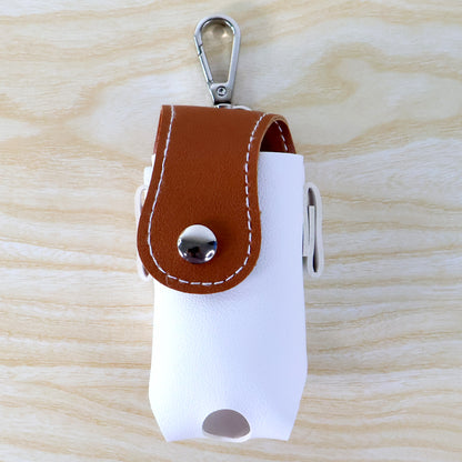 Wukusy golf tees holder mini ball pouch with carabiner for easy attachment, compact and practical for golf equipment.
