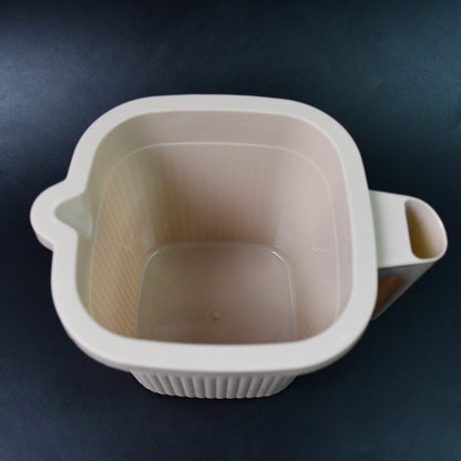 Plastic square bath water mug from Wukusy, 1000 ml capacity, in mix colors, used for bathroom water or rinsing purposes.