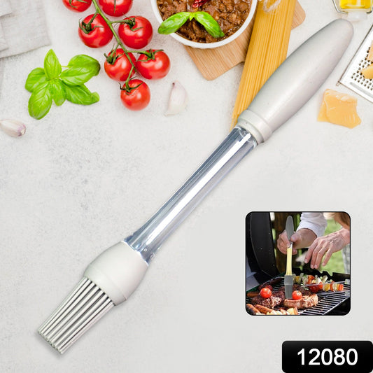 Wukusy silicone oil pastry brush for baking and cooking, featuring a flexible, heat-resistant design for even oil application.