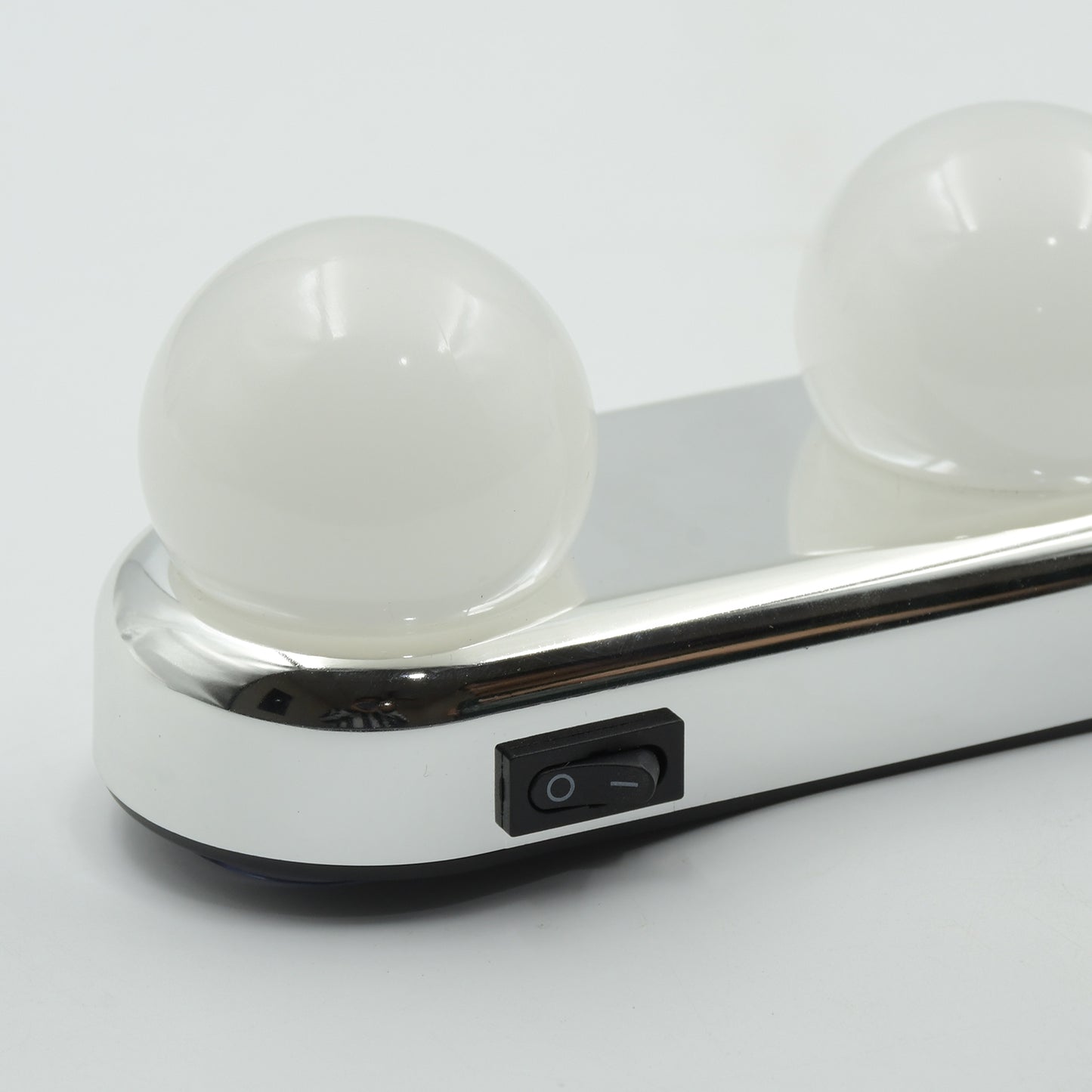 Wukusy 6189 Glow Make Up Light Portable Cosmetic Kit with battery-powered mirror and super bright LED lighting for makeup application