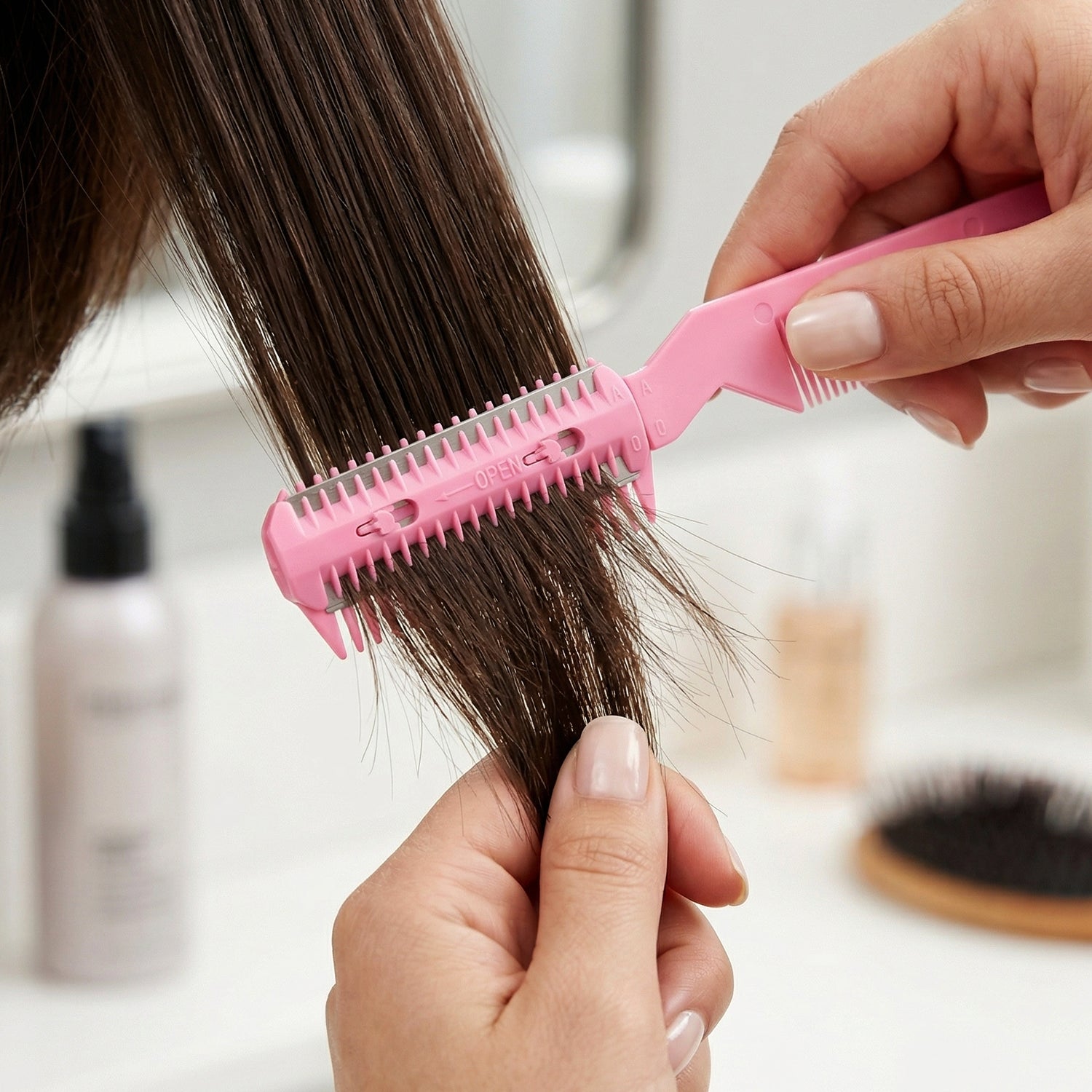 Wukusy double-sided professional hair thinning comb with fine and wide teeth for precise haircutting and styling.