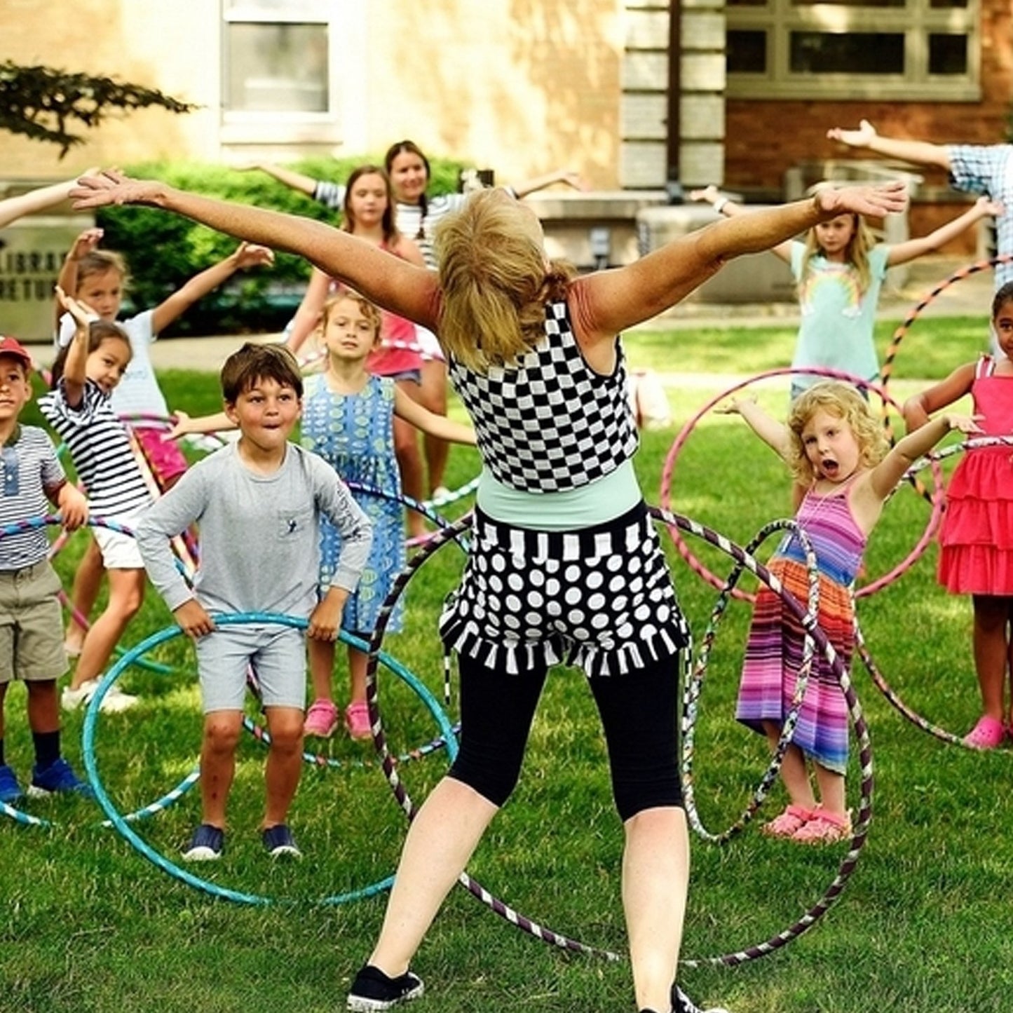 Wukusy 8018 Hoops Hula interlocking exercise ring for fitness, suitable for boys, girls, and adults, shown in the image.