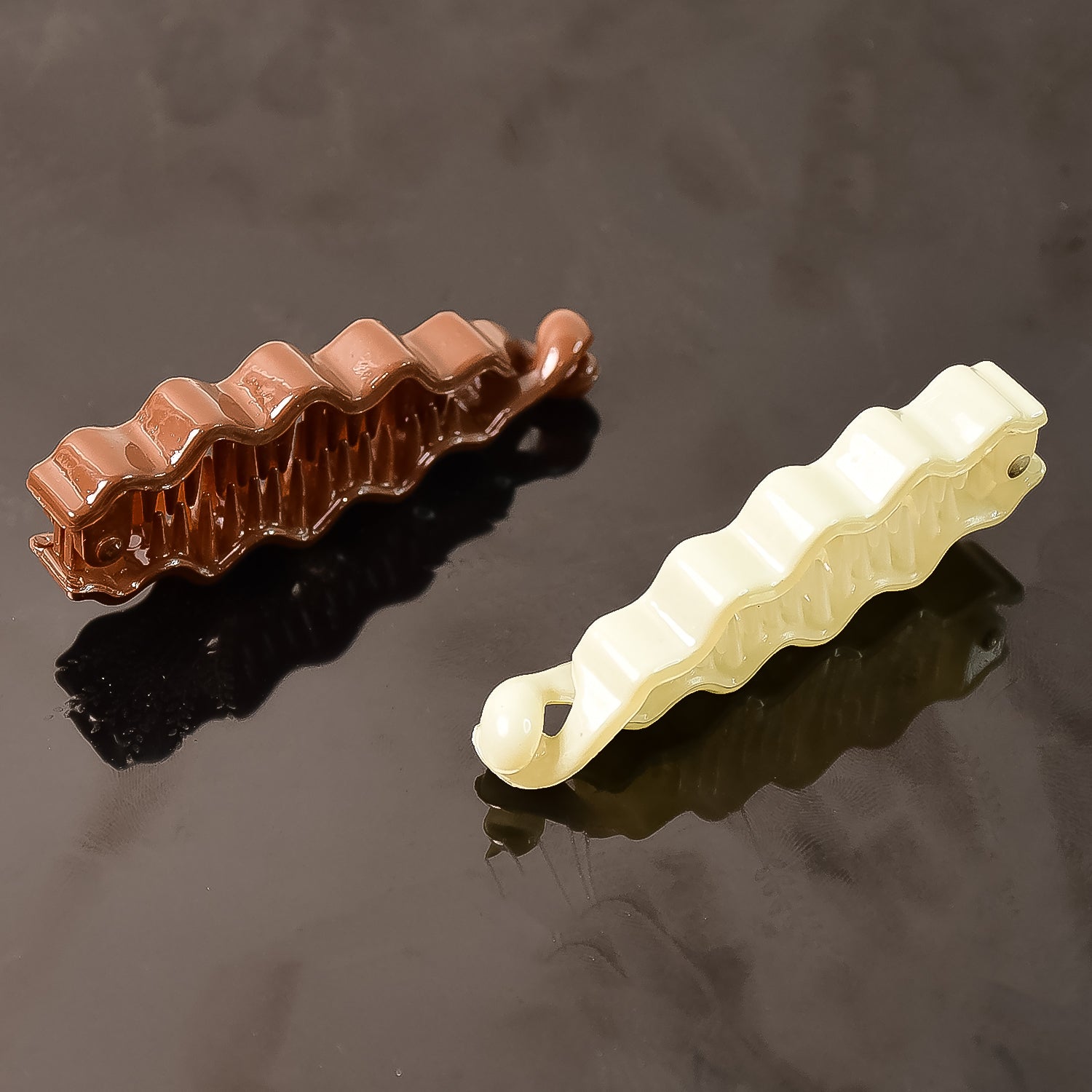 Wukusy plastic hair claw clip in mixed colors, strong and durable hair accessory for securing hair styles