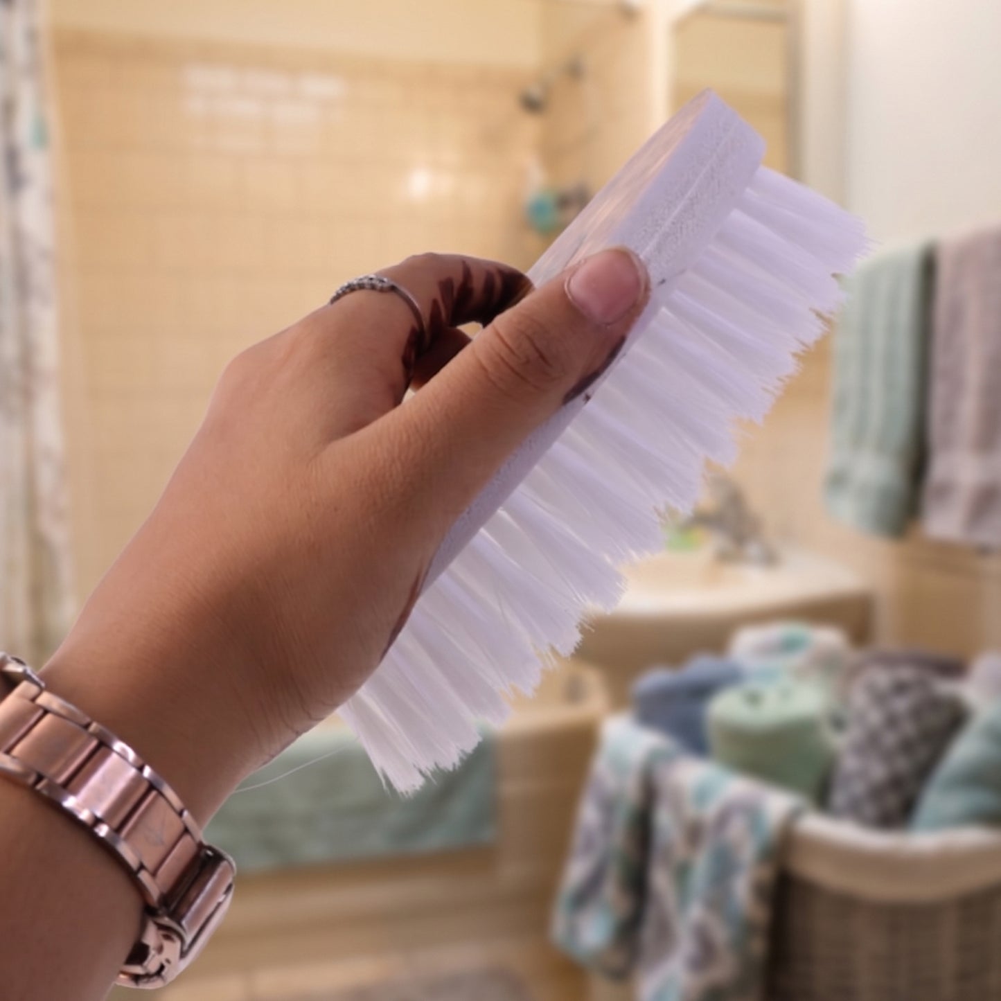 Wukusy diamond cloth washing brush with sturdy handle and bristles, ideal for cleaning clothes and household surfaces.