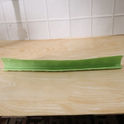 Flexible silicone kitchen sink splash guard in 48 cm, designed to prevent water splashes and keep countertops dry.