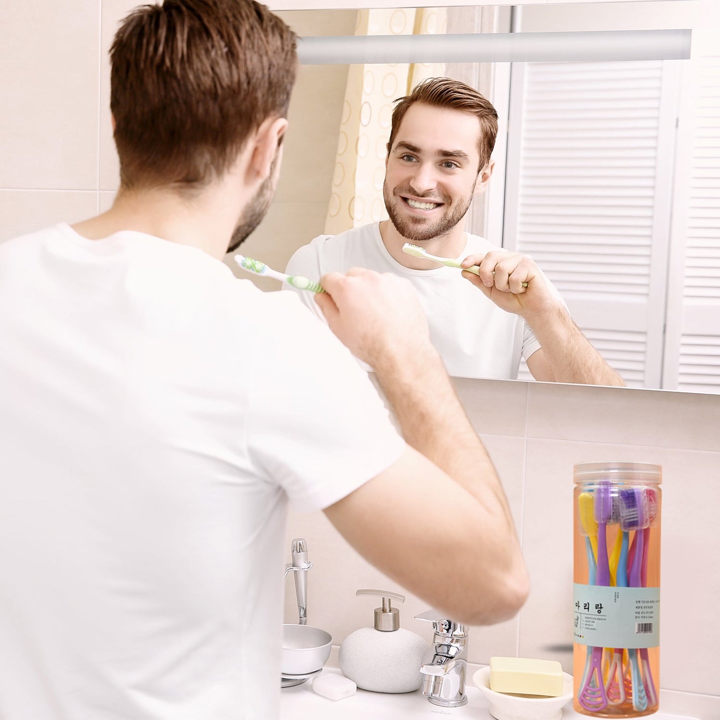 Wukusy 6150 8-piece 2-in-1 toothbrush case for bathroom storage, holding toothbrushes and toothpastes for family members.