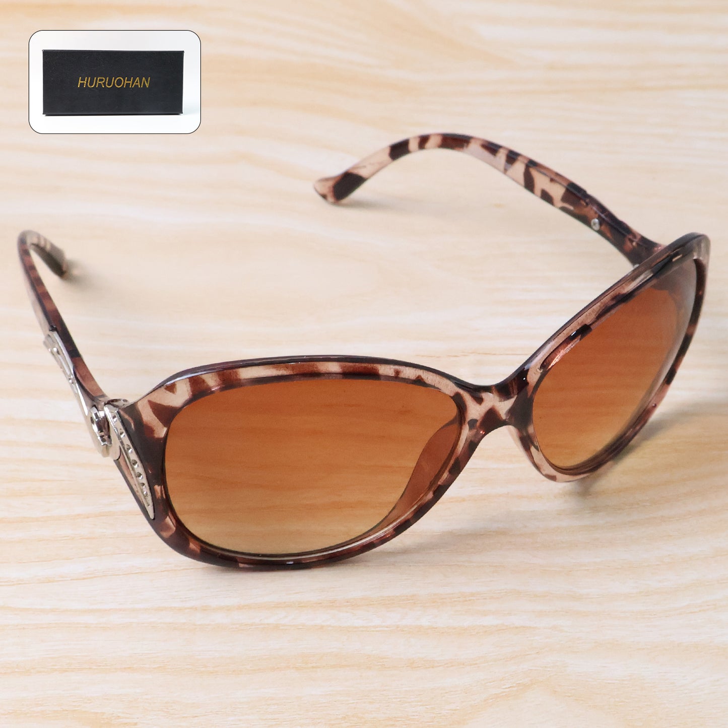 Wukusy UV400 protective fashion sunglasses with black frames and dark lenses, designed for stylish eye protection.