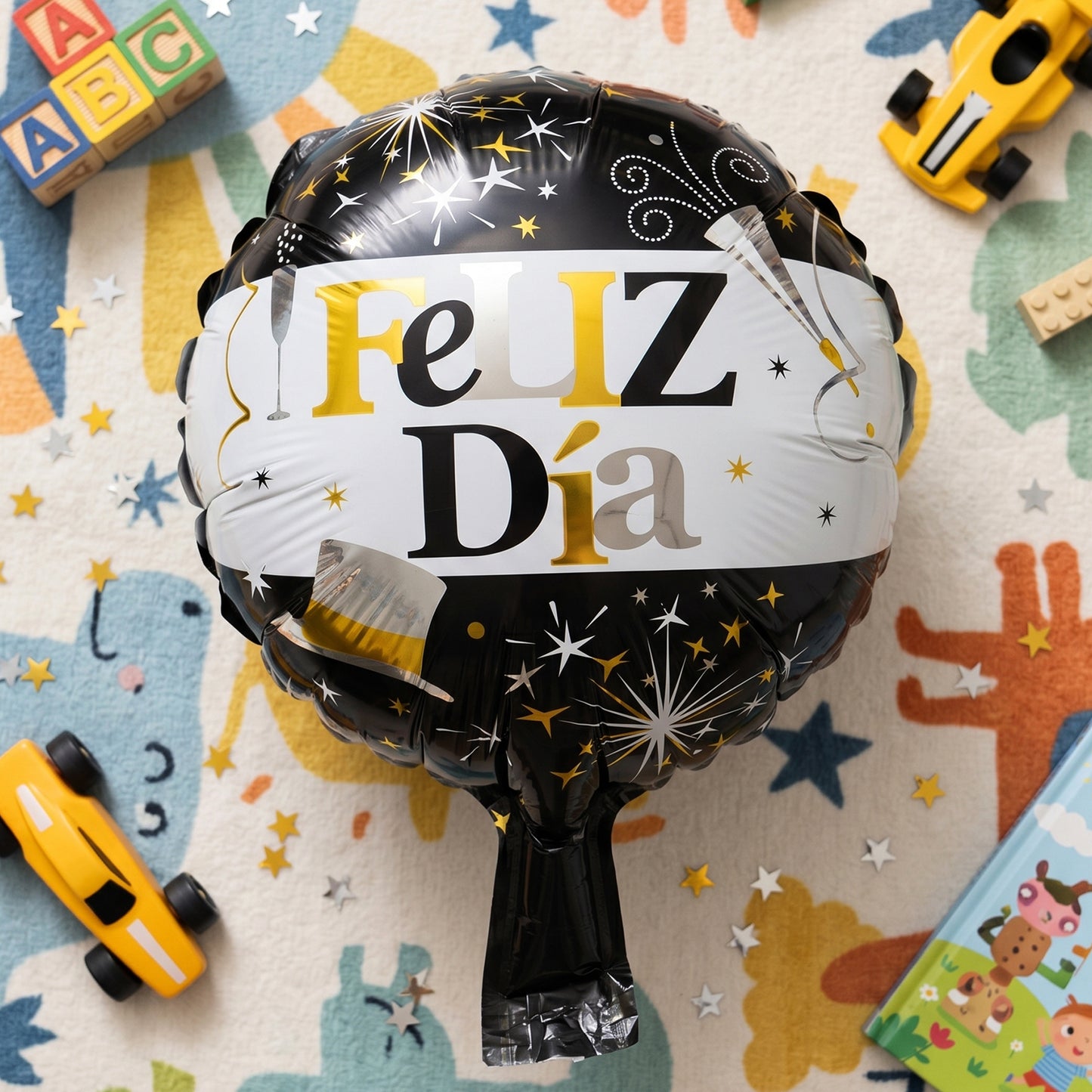 Black and gold Feliz Dia round foil balloon by Wukusy, featuring festive lettering and shiny surface for celebrations.