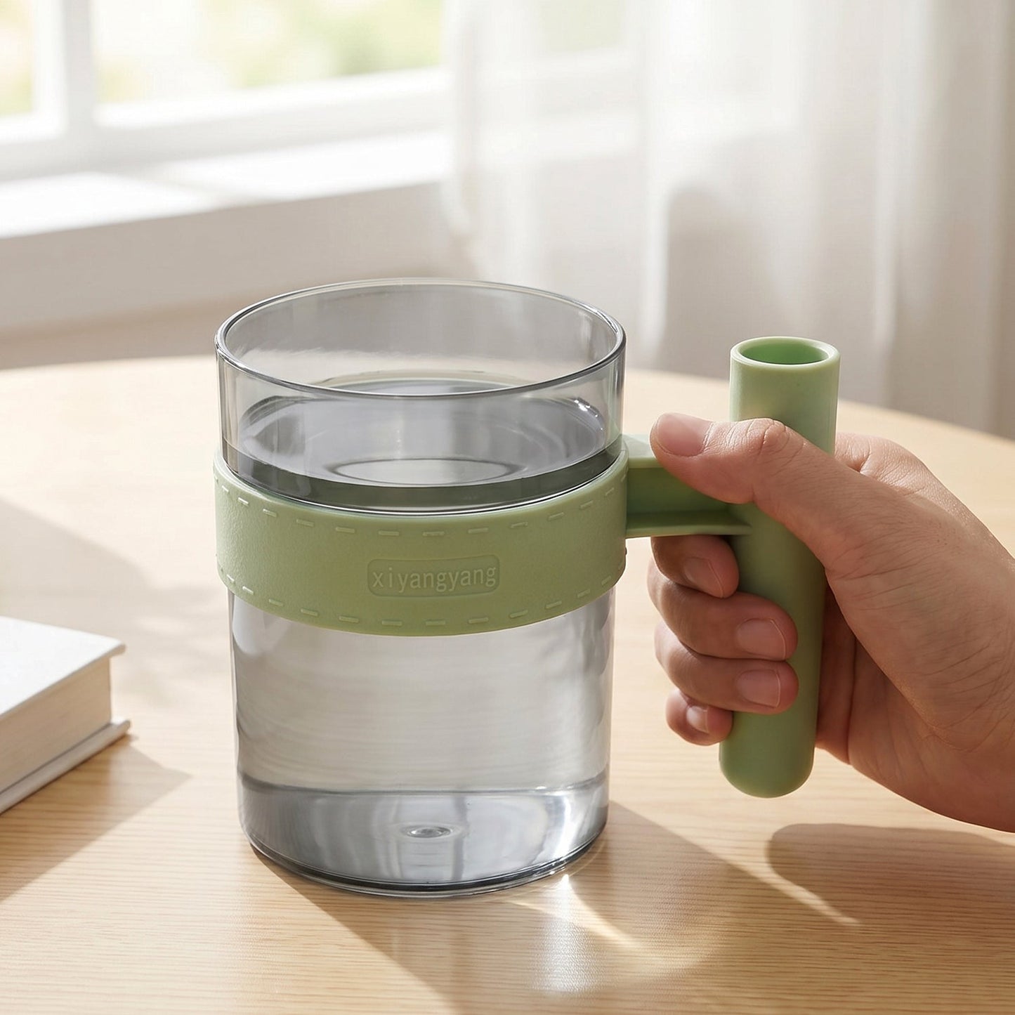 Clear plastic cup with handle for water, tea, or coffee, reusable Wukusy mug, showing the transparent design and ergonomic handle.